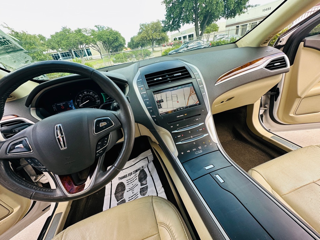 Photo 14 of this LINCOLN MKZ