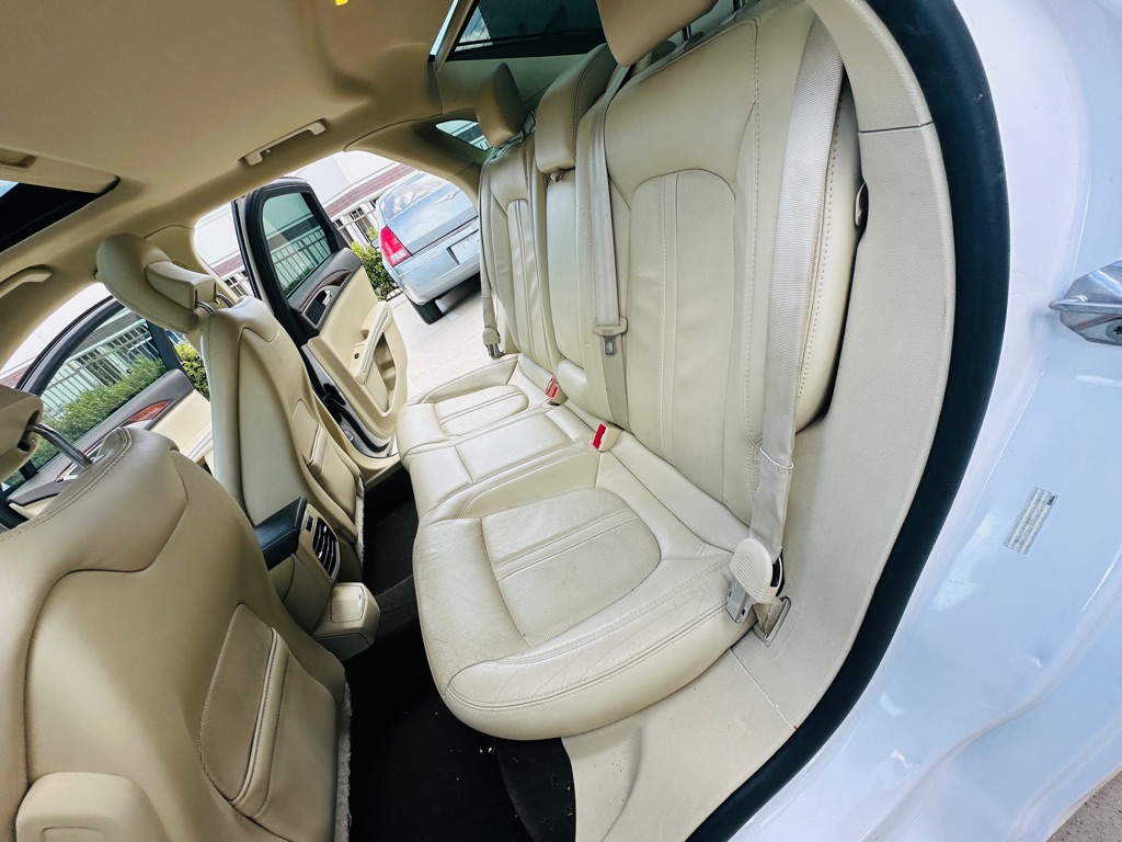 Photo 19 of this LINCOLN MKZ