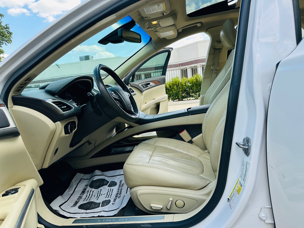 Photo 13 of this LINCOLN MKZ