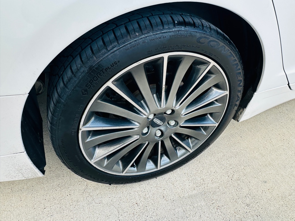 Photo 31 of this LINCOLN MKZ
