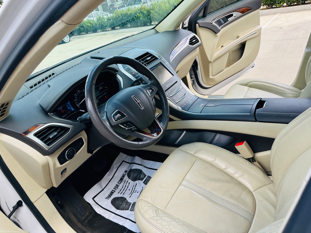 Photo 16 of this LINCOLN MKZ