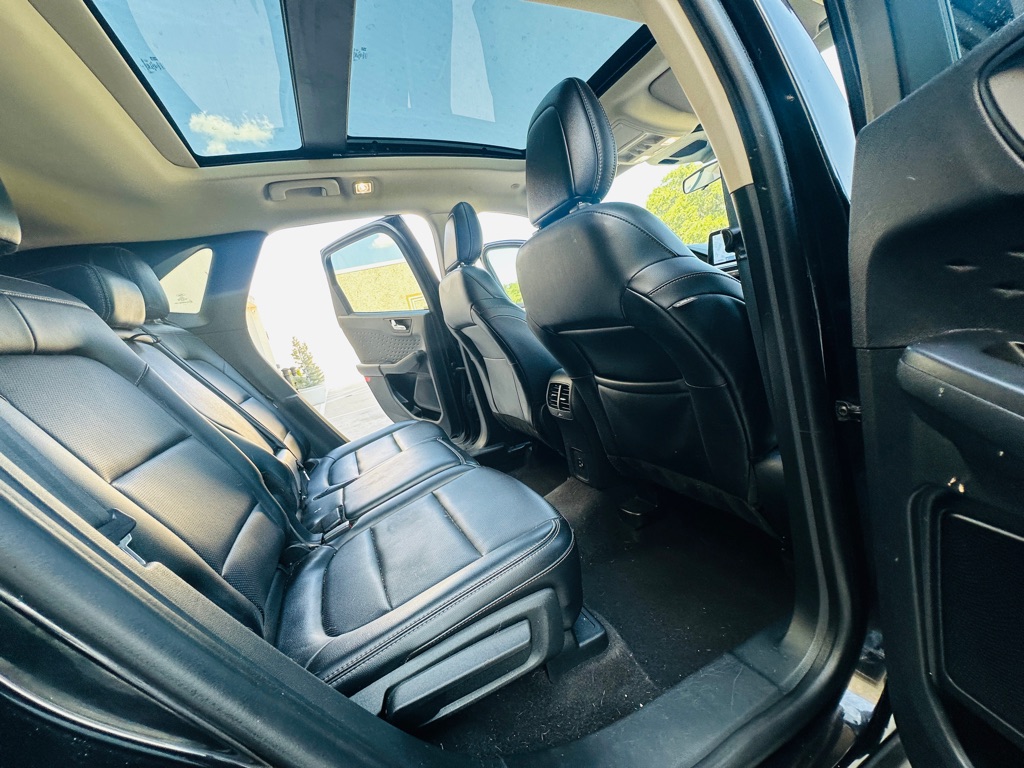 Photo 23 of this FORD ESCAPE