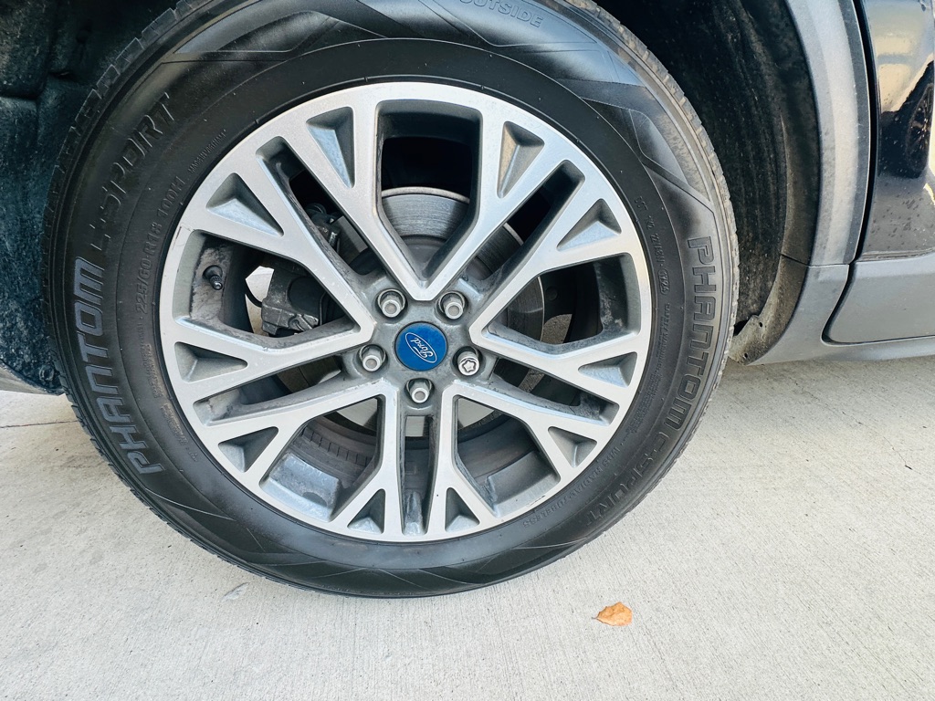 Photo 34 of this FORD ESCAPE