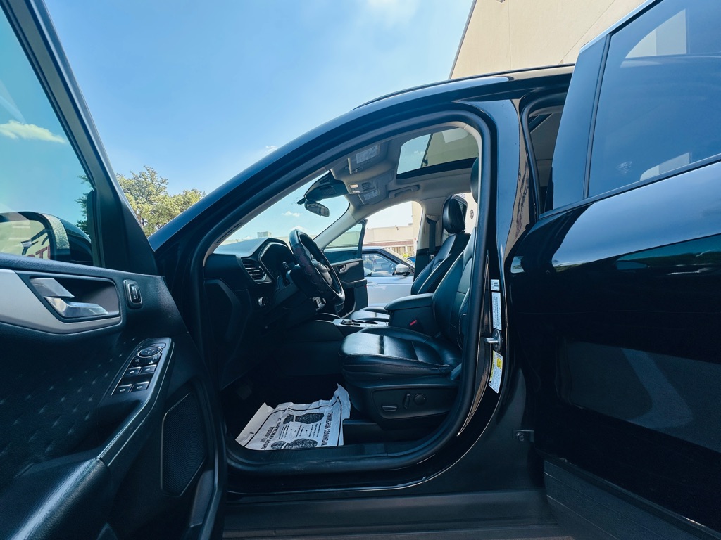 Photo 12 of this FORD ESCAPE