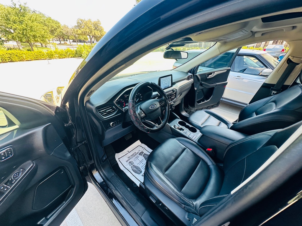 Photo 13 of this FORD ESCAPE