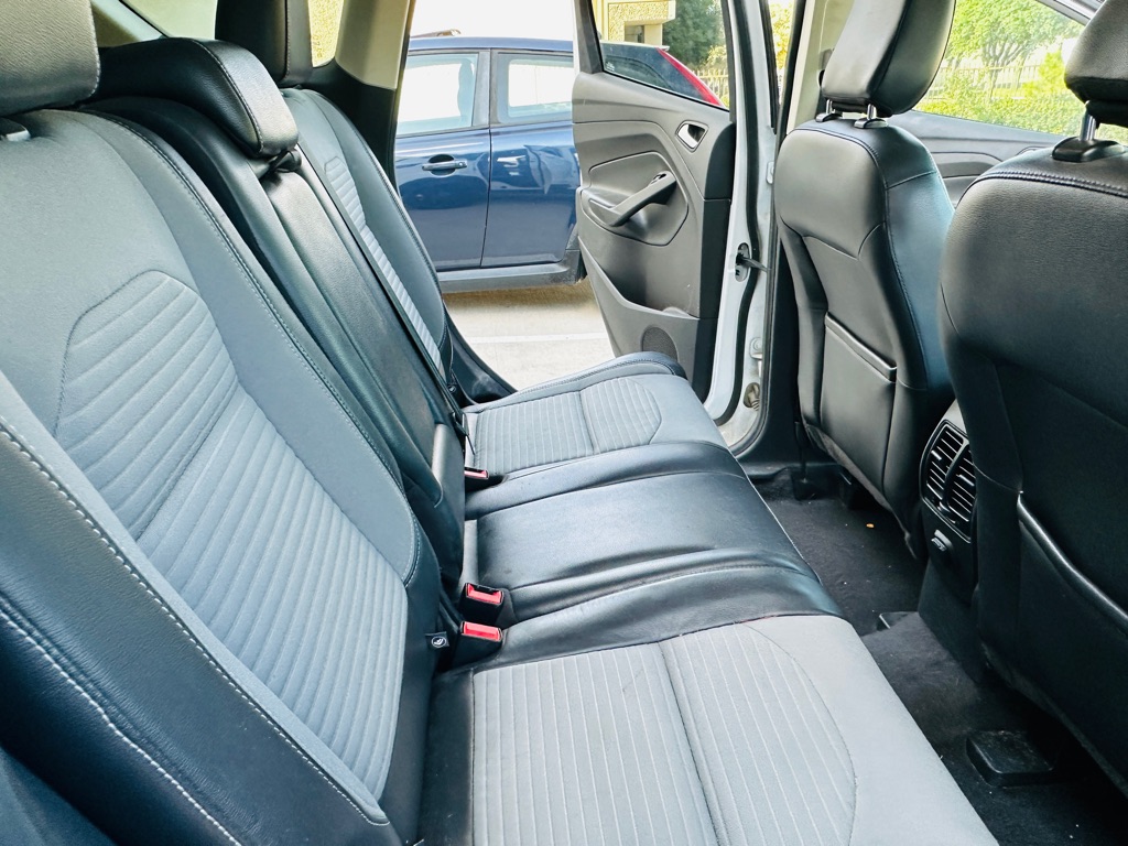 Photo 20 of this FORD ESCAPE
