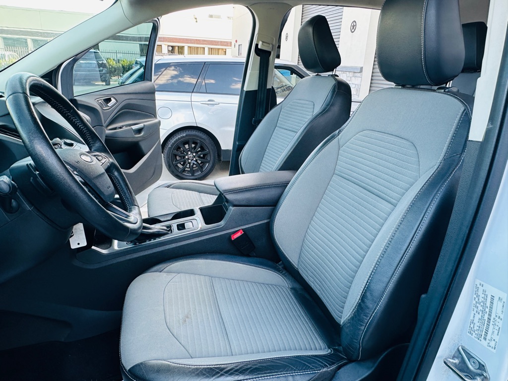 Photo 12 of this FORD ESCAPE