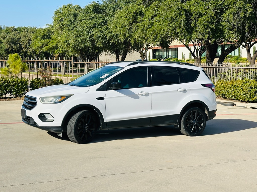 Photo 4 of this FORD ESCAPE