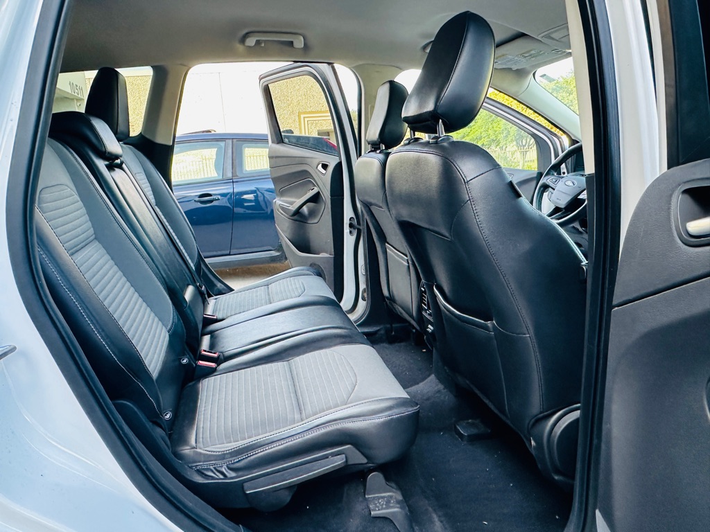 Photo 19 of this FORD ESCAPE