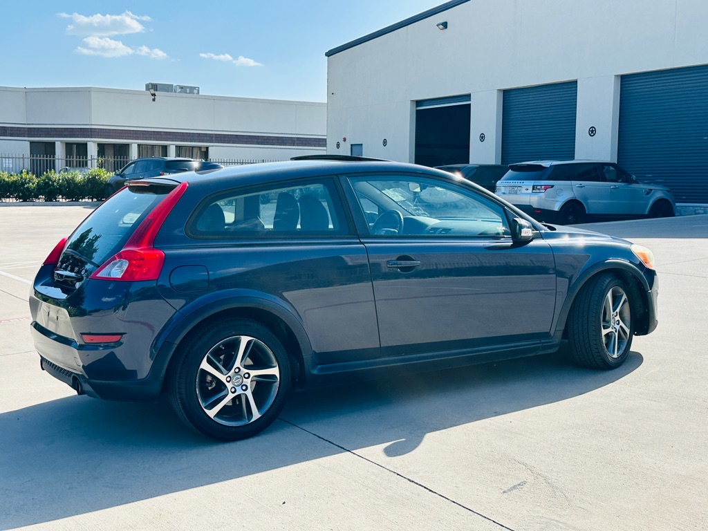 Photo 9 of this VOLVO C30