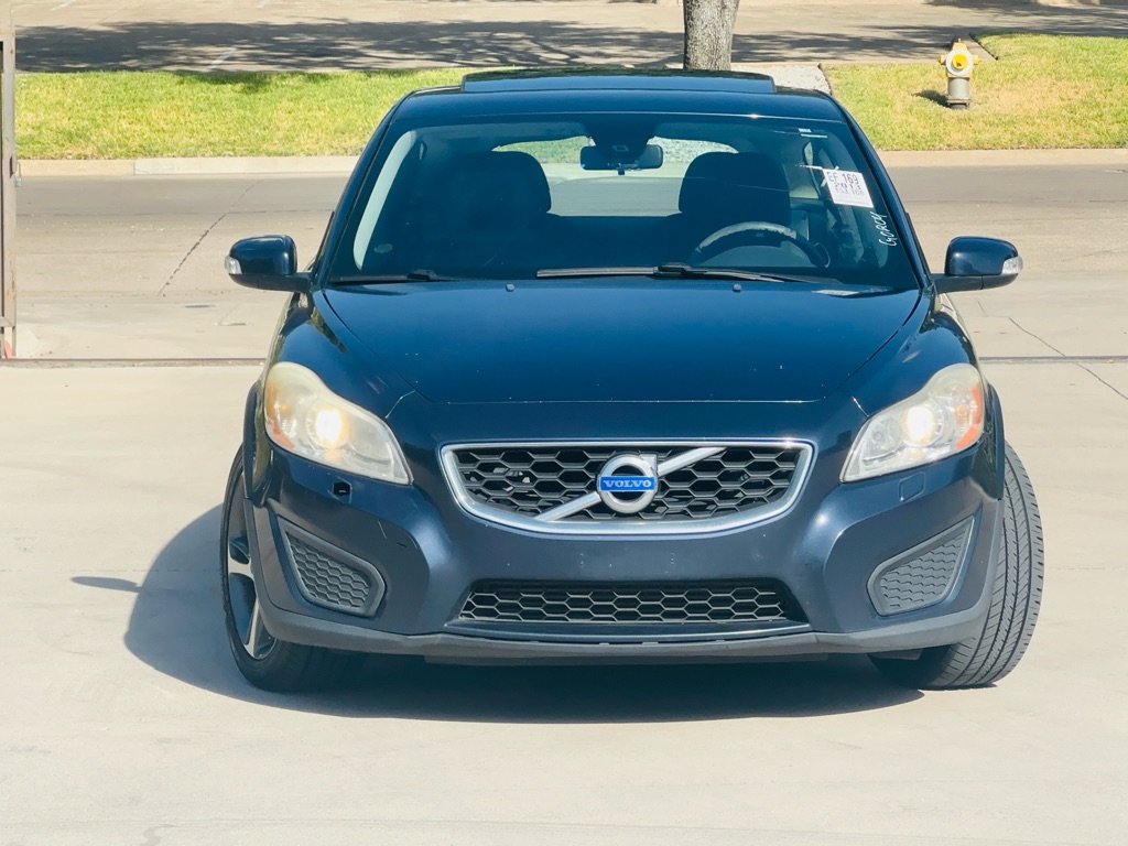 Photo 2 of this VOLVO C30