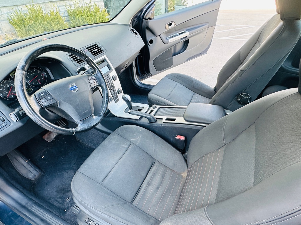Photo 13 of this VOLVO C30