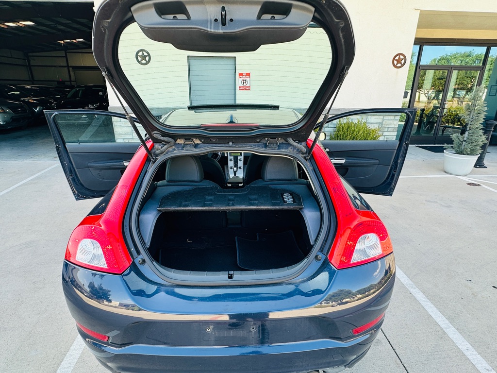 Photo 17 of this VOLVO C30