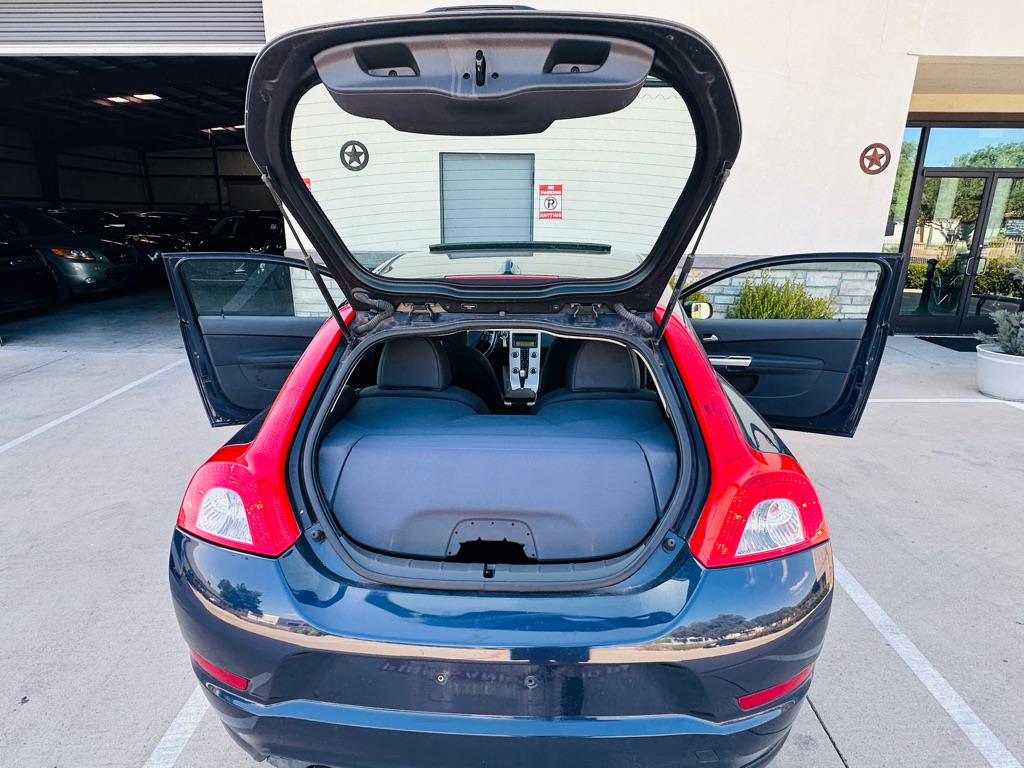 Photo 18 of this VOLVO C30