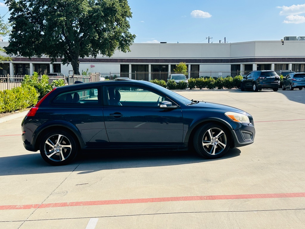 Photo 10 of this VOLVO C30