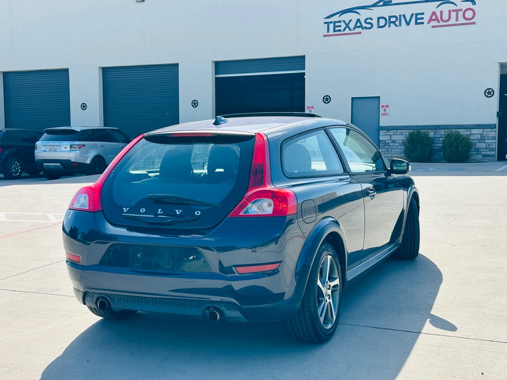 Photo 8 of this VOLVO C30