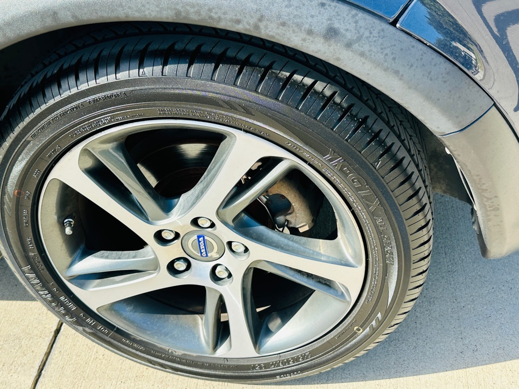 Photo 24 of this VOLVO C30