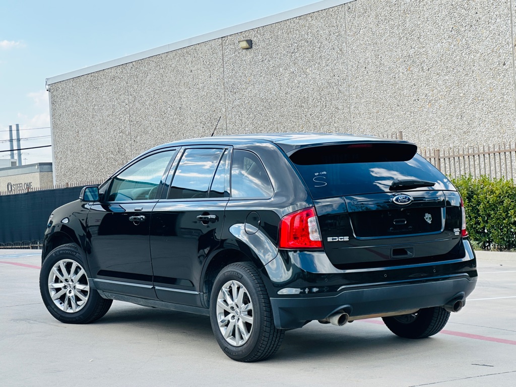 Photo 8 of this FORD EDGE