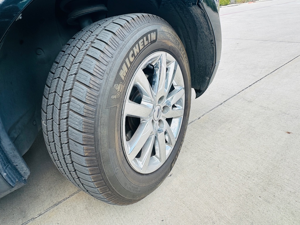Photo 34 of this FORD EDGE