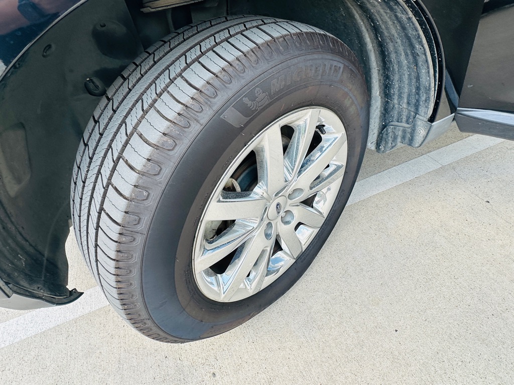 Photo 31 of this FORD EDGE