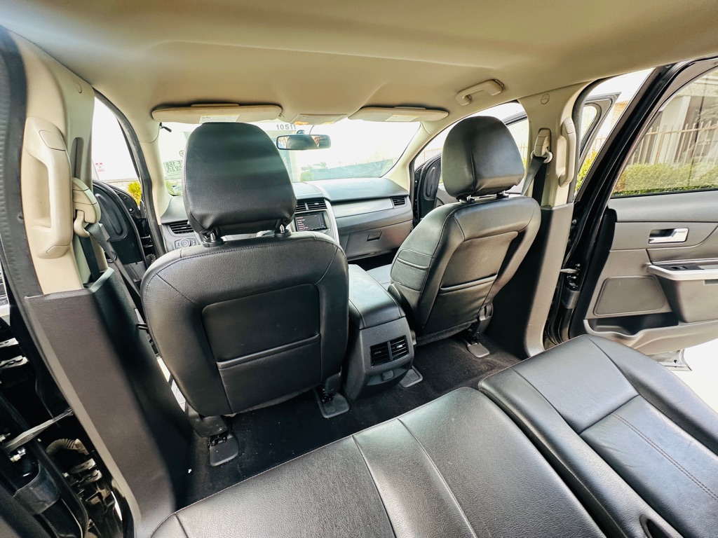 Photo 19 of this FORD EDGE