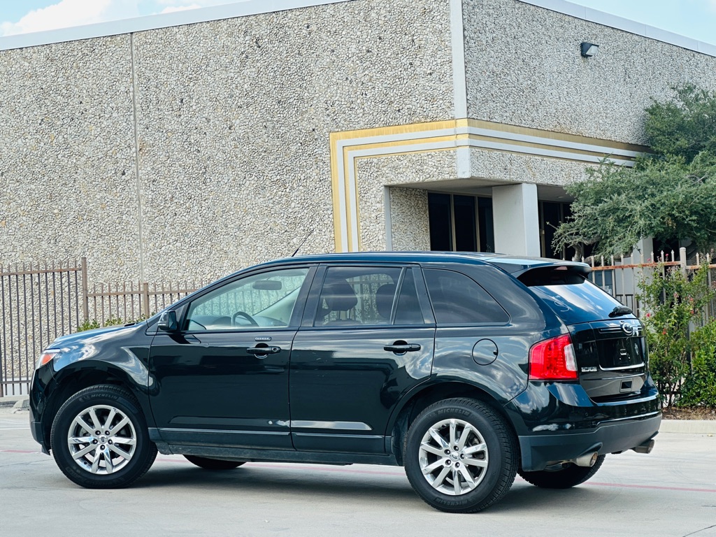 Photo 7 of this FORD EDGE