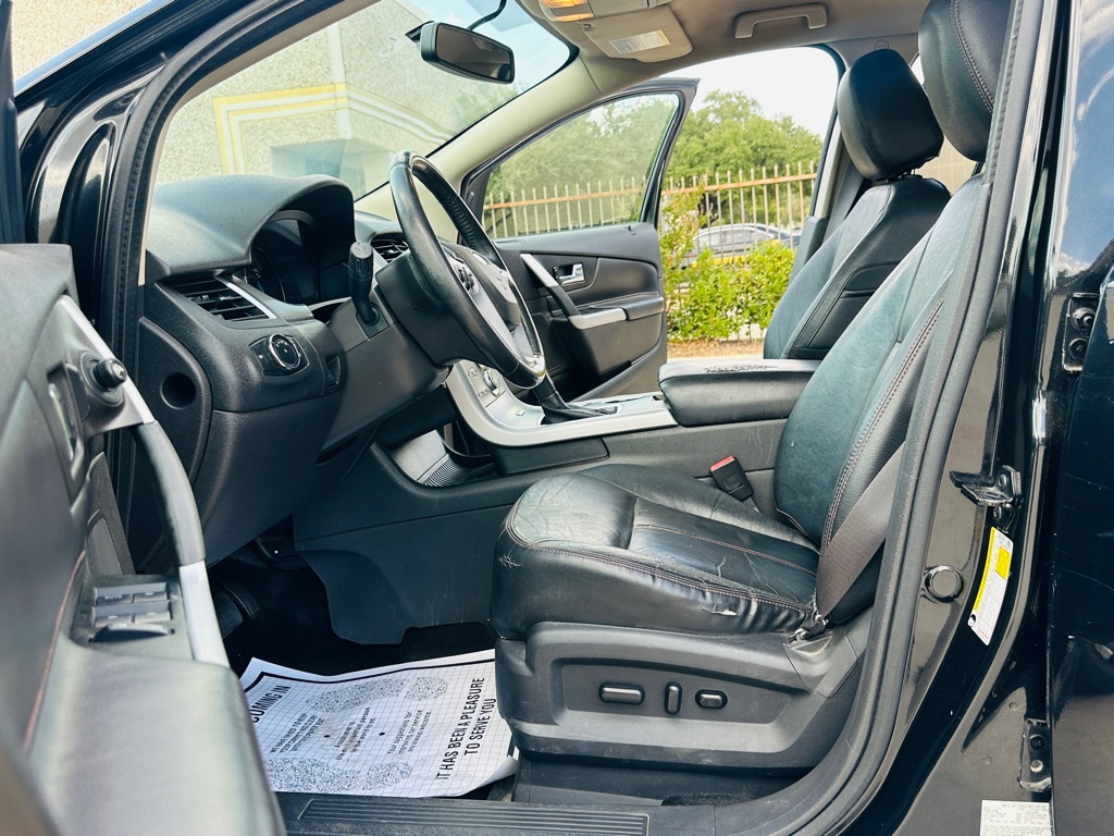 Photo 13 of this FORD EDGE