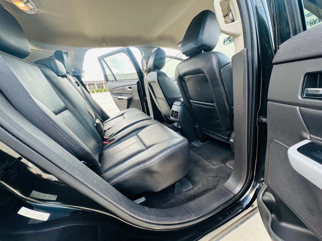 Photo 22 of this FORD EDGE