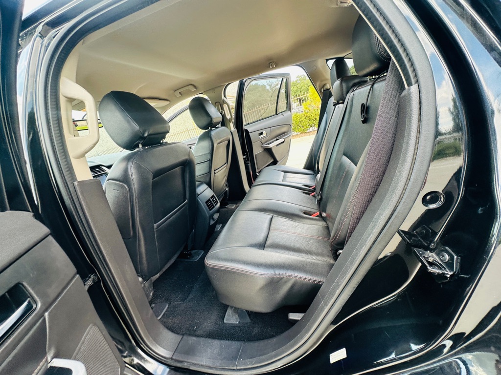 Photo 17 of this FORD EDGE