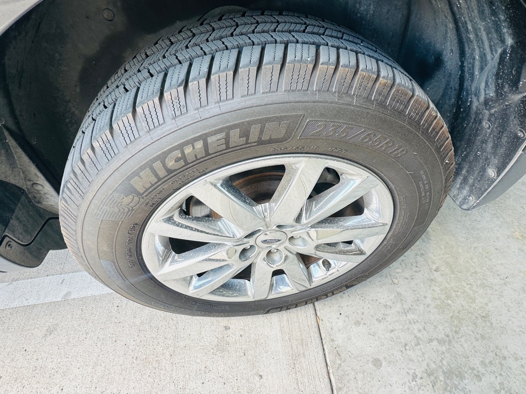 Photo 32 of this FORD EDGE