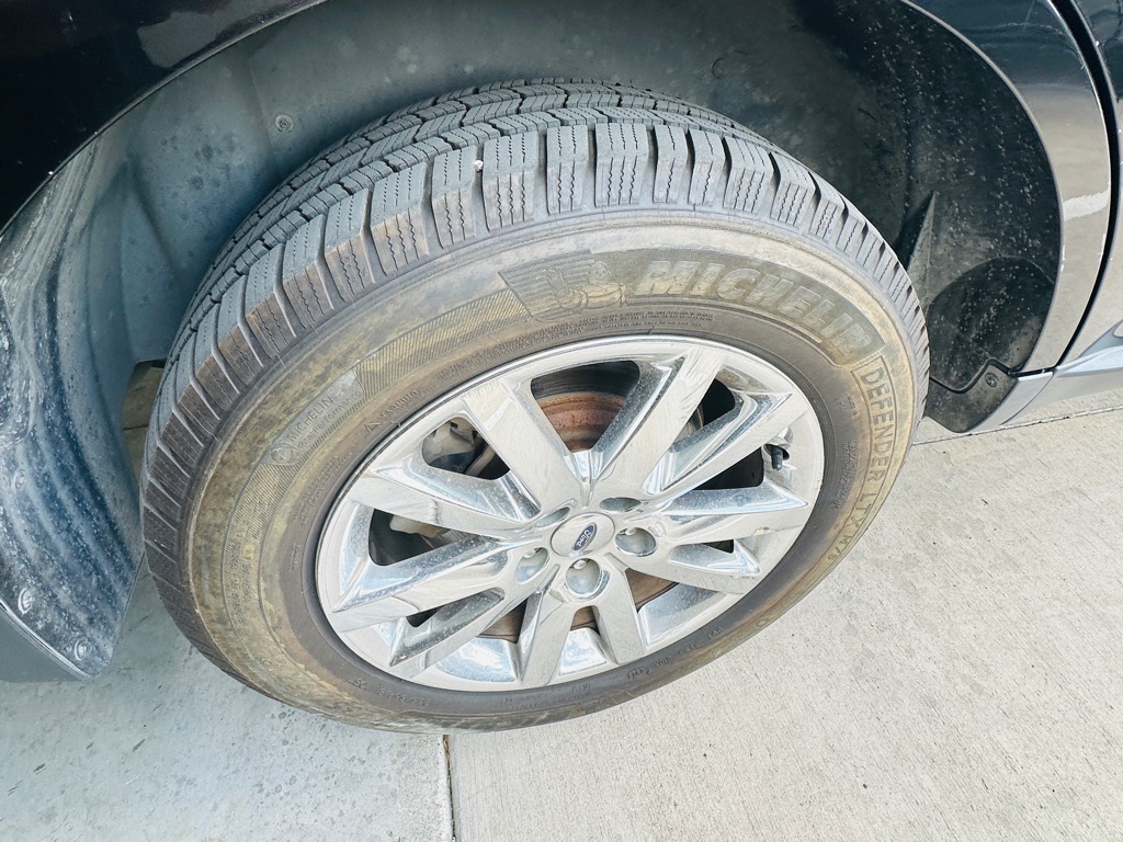 Photo 33 of this FORD EDGE
