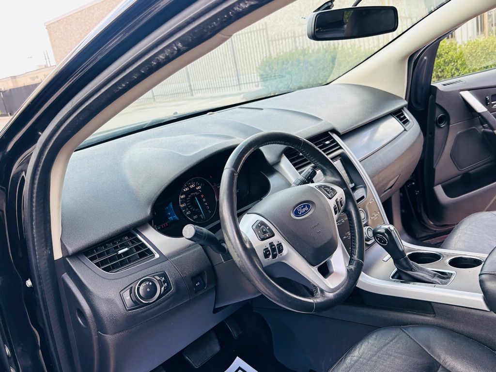 Photo 14 of this FORD EDGE