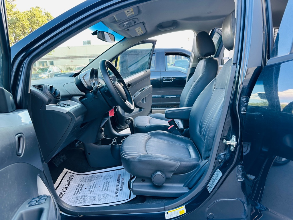 Photo 13 of this CHEVROLET SPARK