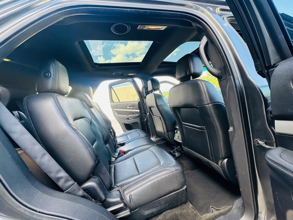 Photo 23 of this FORD EXPLORER