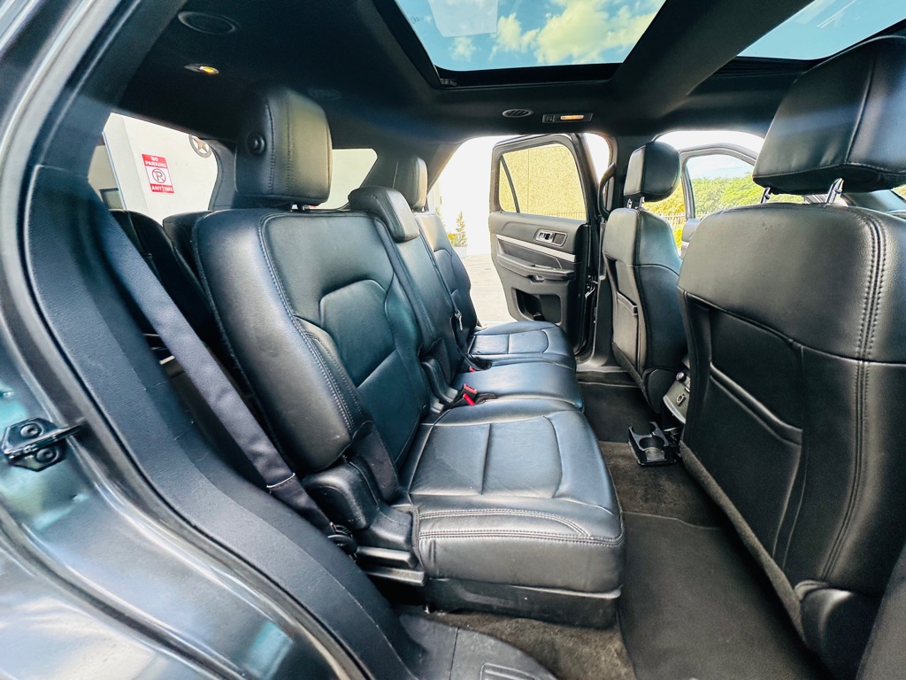 Photo 24 of this FORD EXPLORER