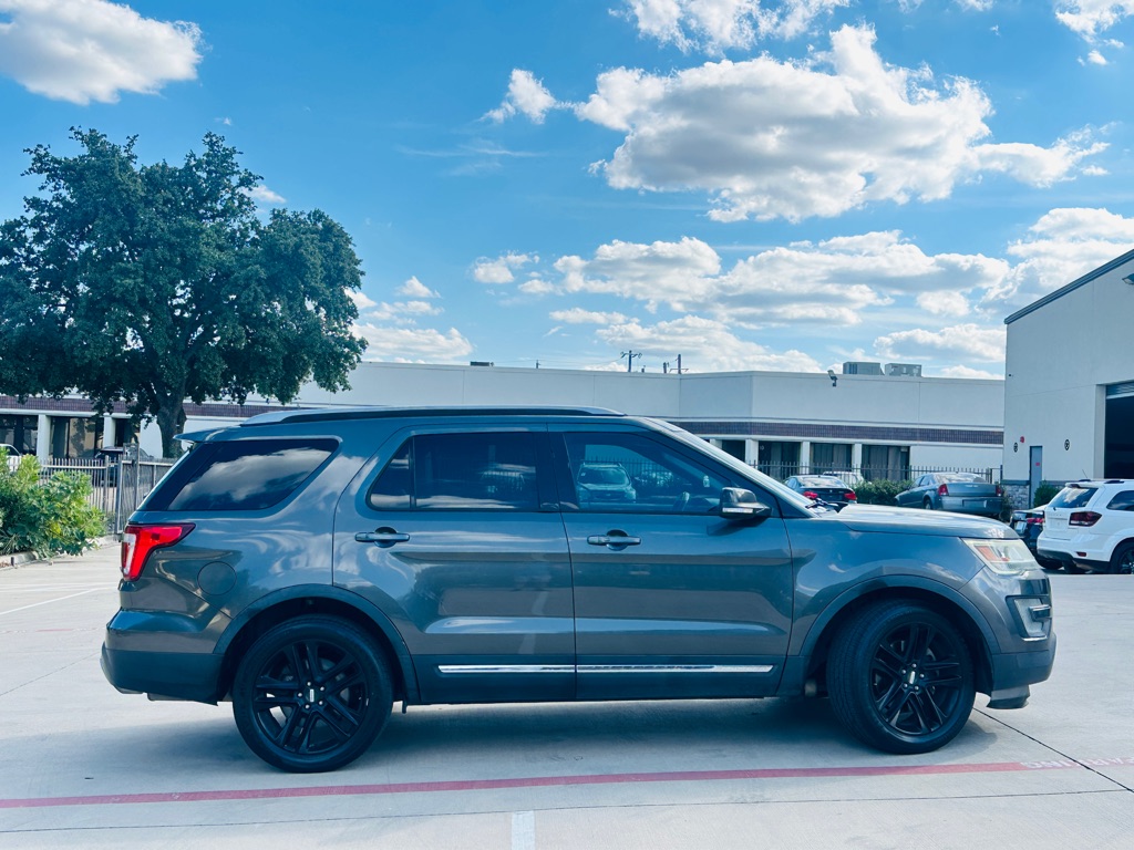 Photo 12 of this FORD EXPLORER