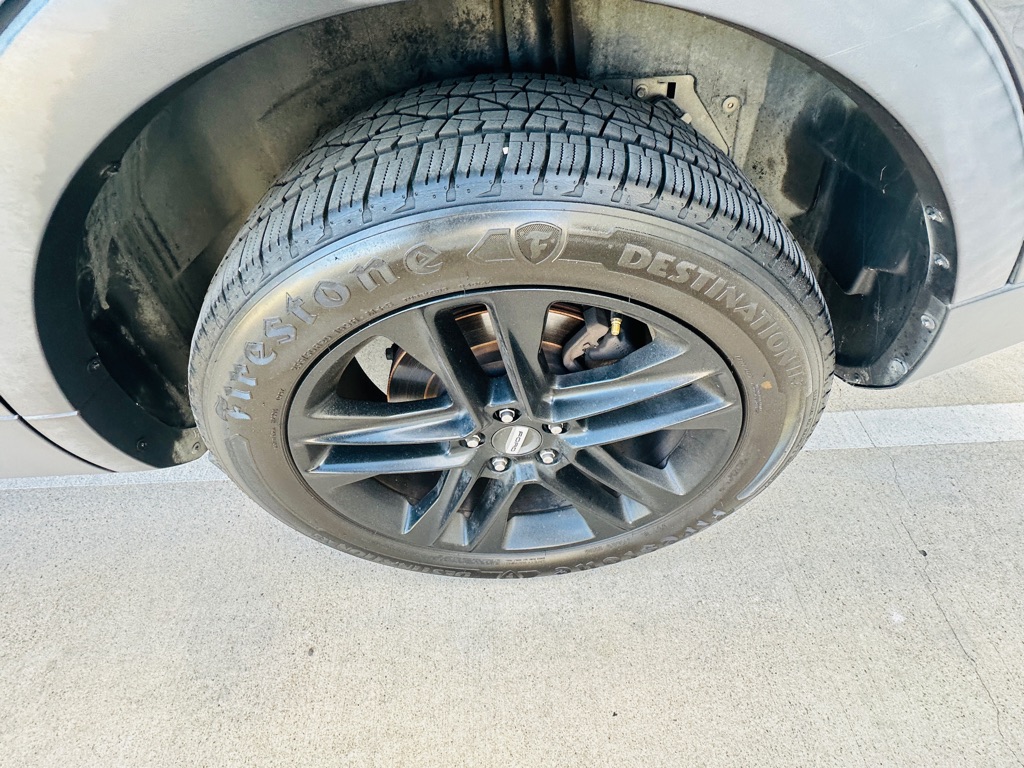 Photo 32 of this FORD EXPLORER