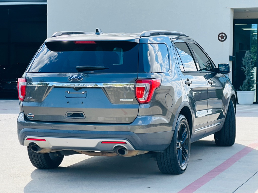 Photo 10 of this FORD EXPLORER