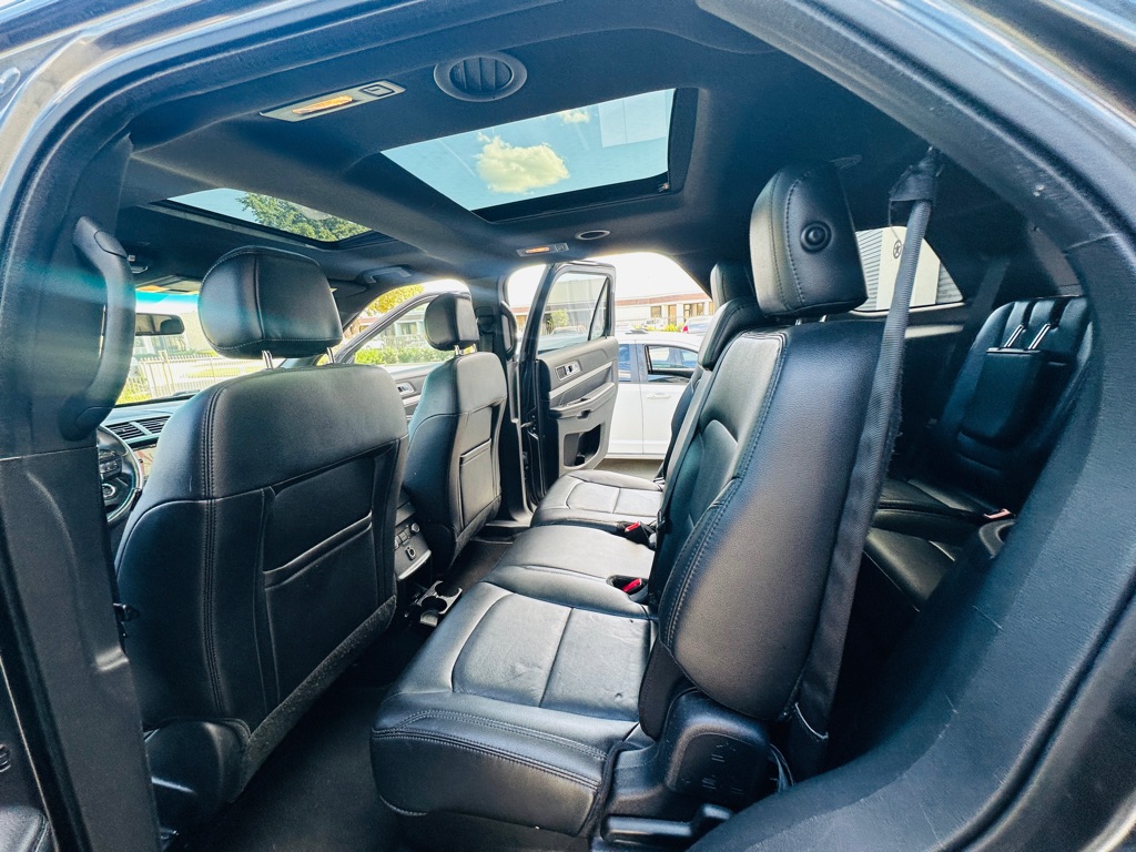 Photo 18 of this FORD EXPLORER