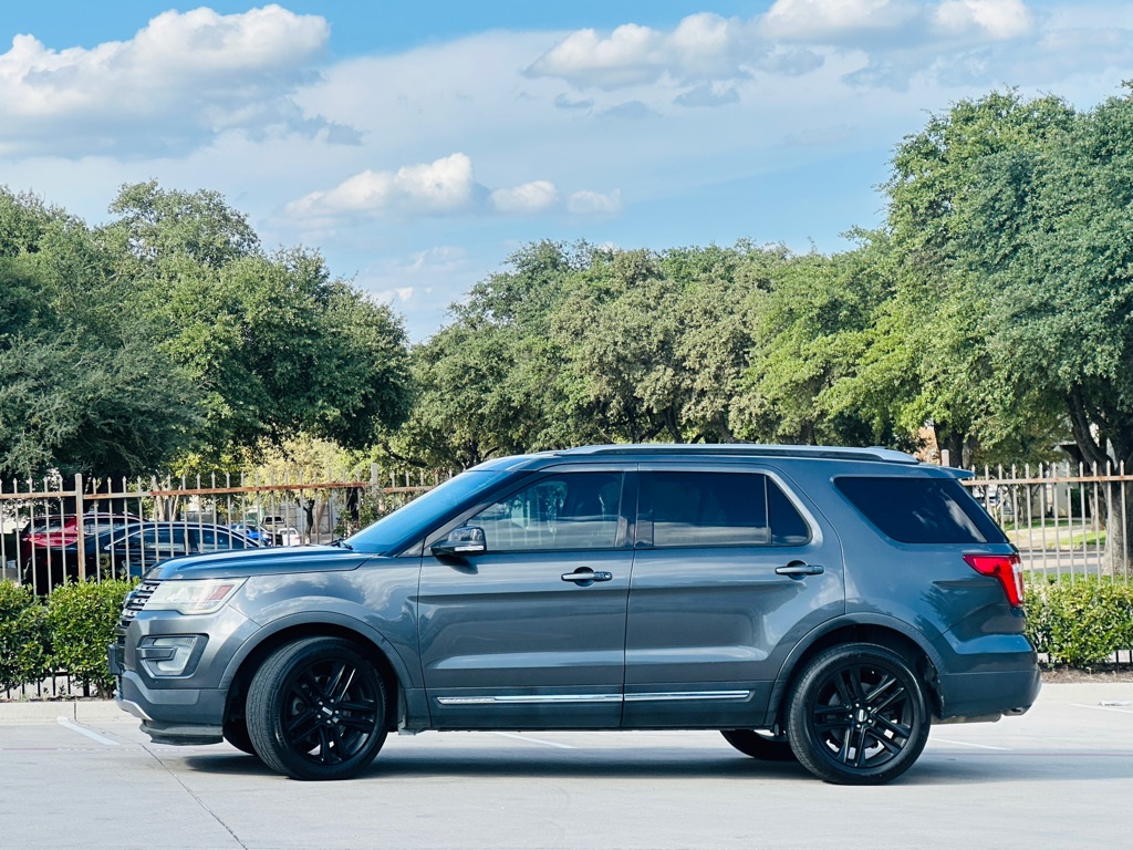 Photo 5 of this FORD EXPLORER