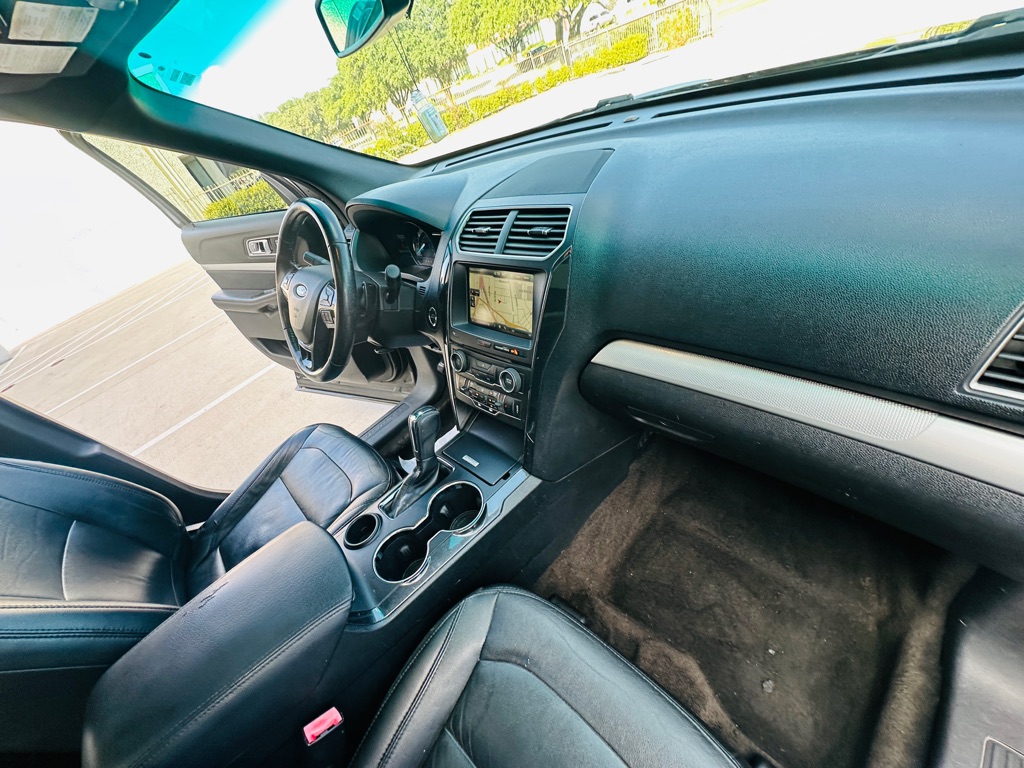 Photo 28 of this FORD EXPLORER