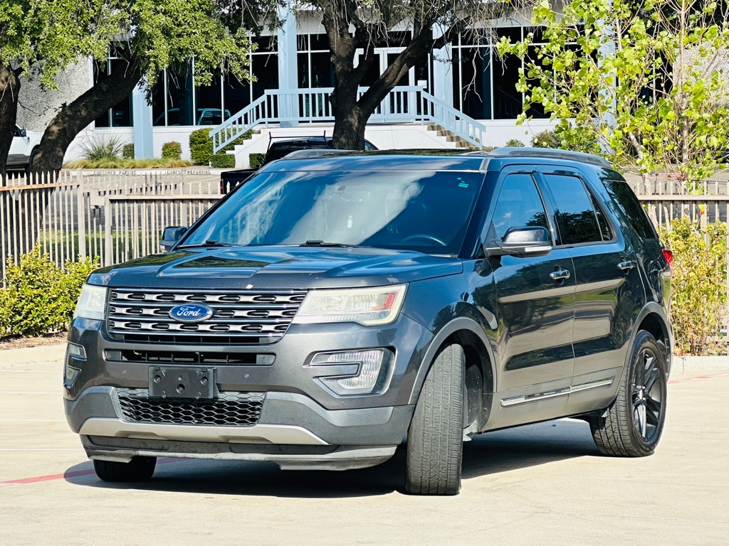 Photo 3 of this FORD EXPLORER