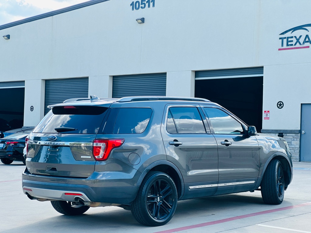 Photo 11 of this FORD EXPLORER