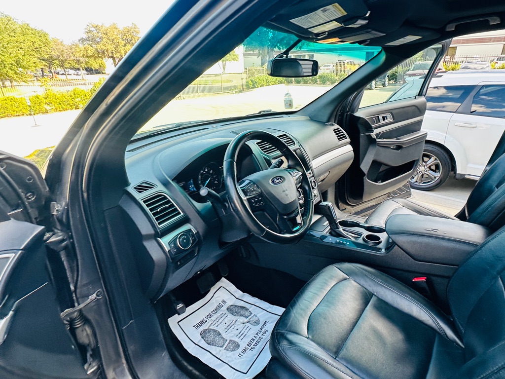 Photo 14 of this FORD EXPLORER