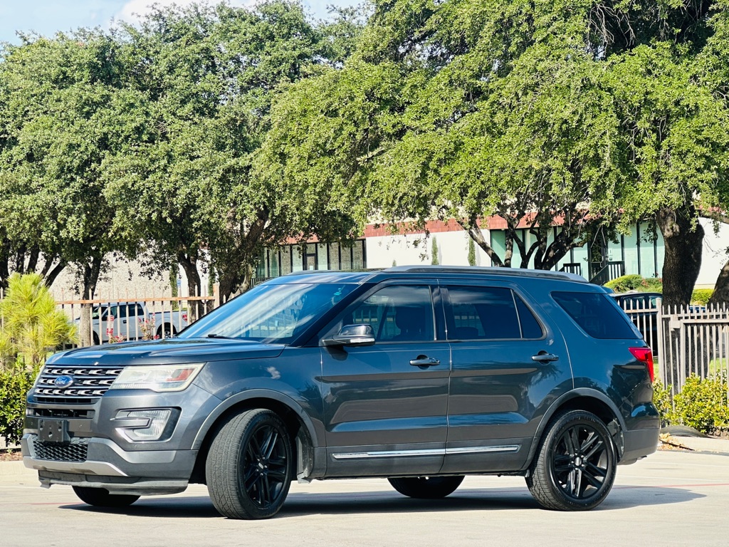 Photo 4 of this FORD EXPLORER