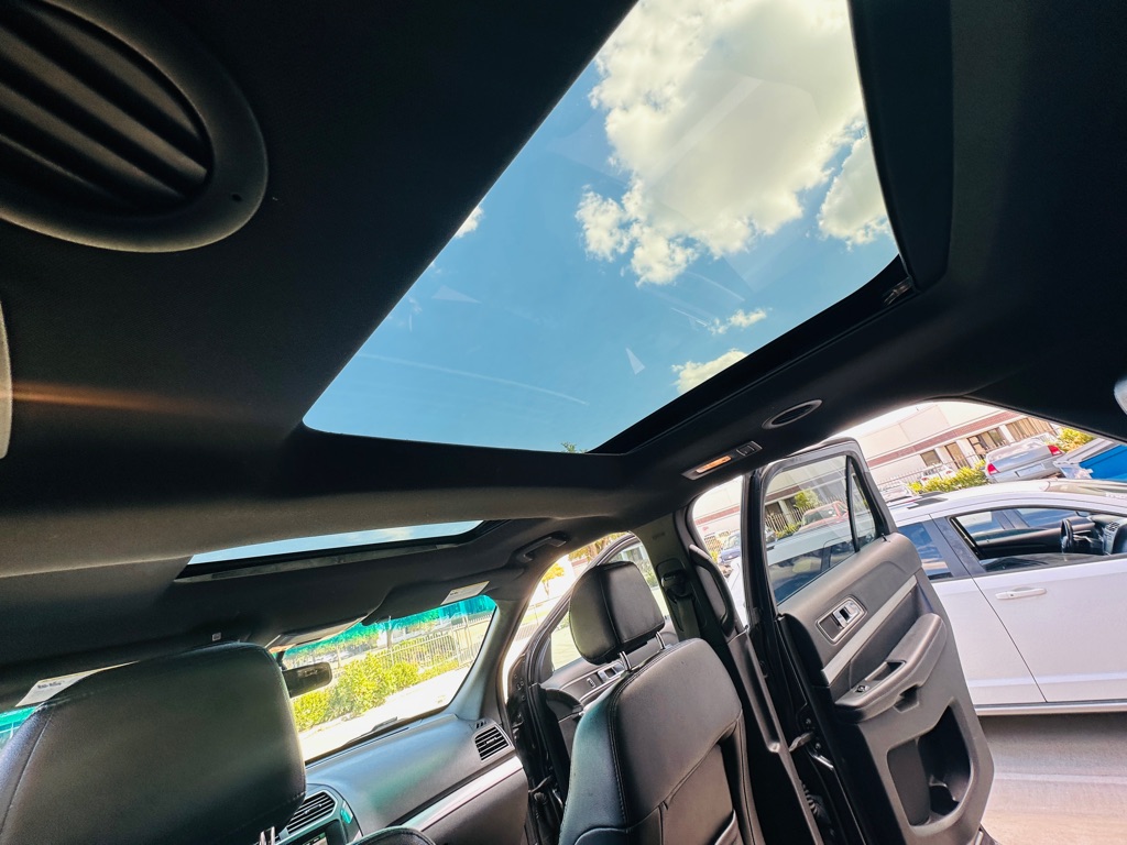 Photo 19 of this FORD EXPLORER
