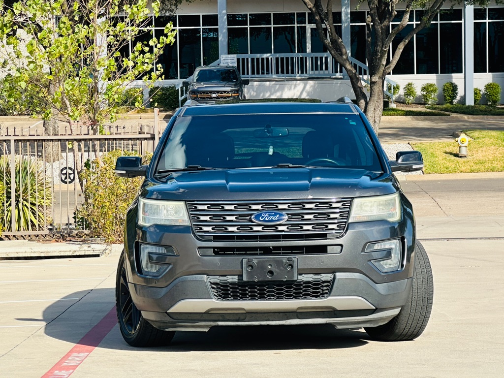 Photo 2 of this FORD EXPLORER