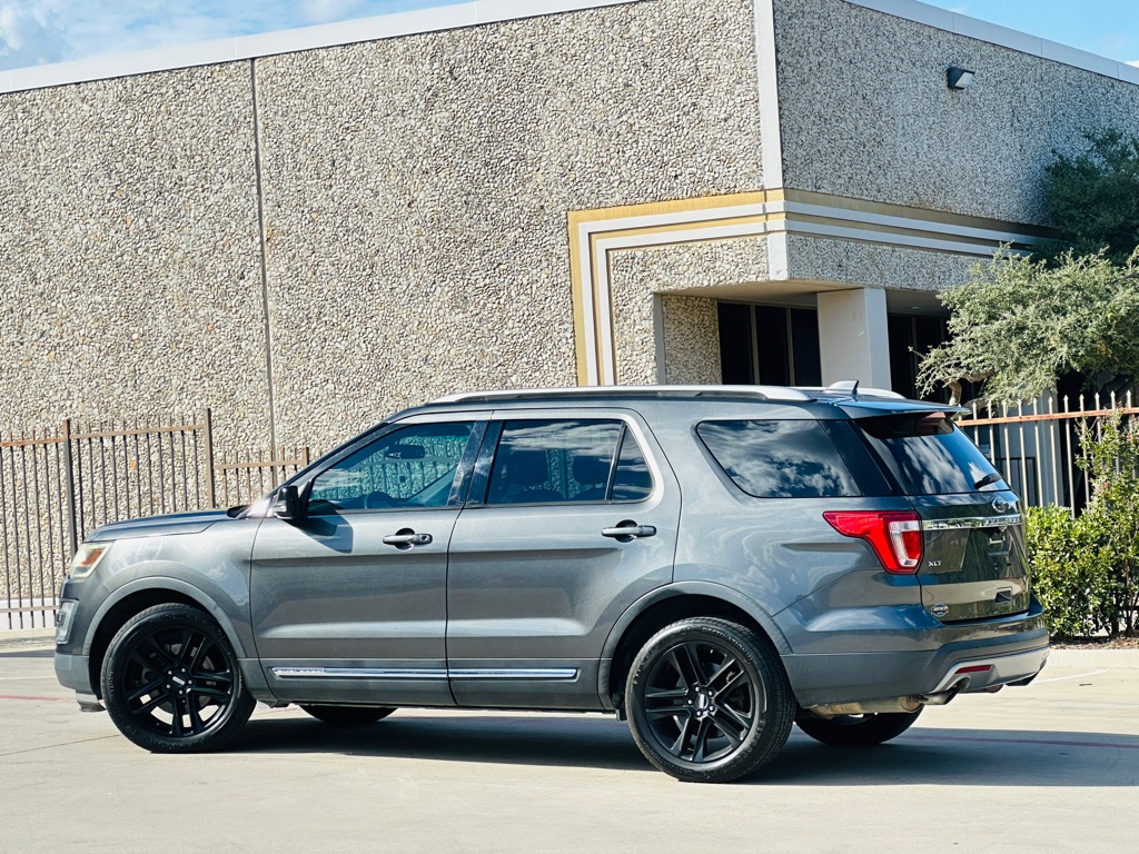 Photo 7 of this FORD EXPLORER
