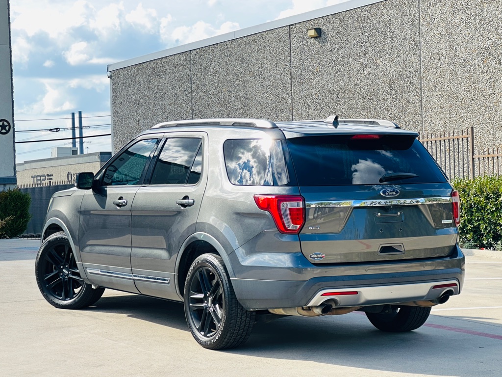 Photo 8 of this FORD EXPLORER