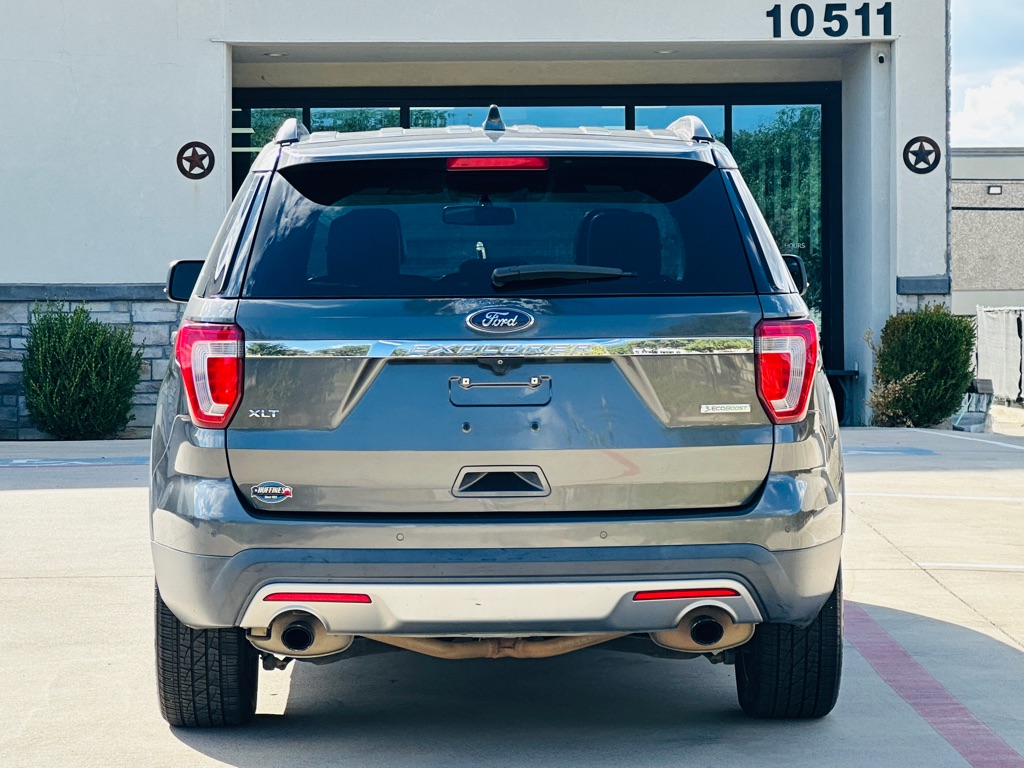 Photo 9 of this FORD EXPLORER